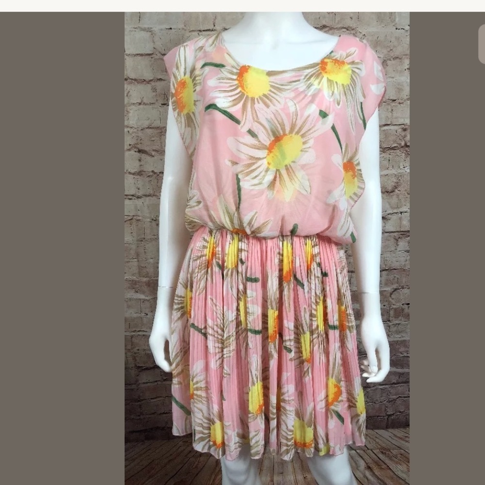 Holly bracken accordian dress daisy pink boutique - Picture 4 of 6